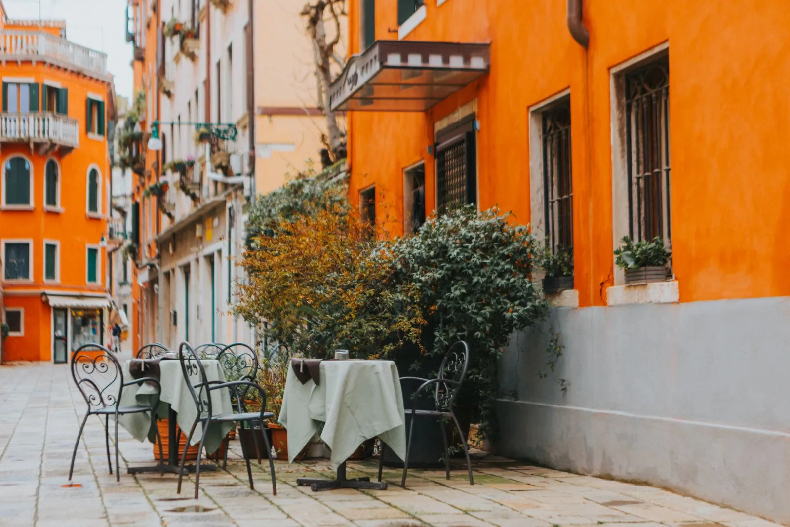 Italian Drinks to Pair with Cicchetti